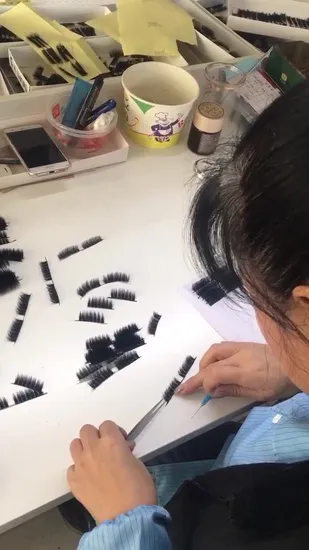 Mengfan Искусственная норка Синтетические ресницы Китай C Curl Ресницы Поставщики OEM Горячие продажи Мигающие красочные светодиодные накладные ресницы Ресницы Синтетические ресницы